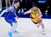 开云体育下载-爵士险胜猛龙，布克带队取胜