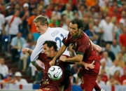 开云体育登录-欧洲足坛胜负难分，球员拼搏博取胜利