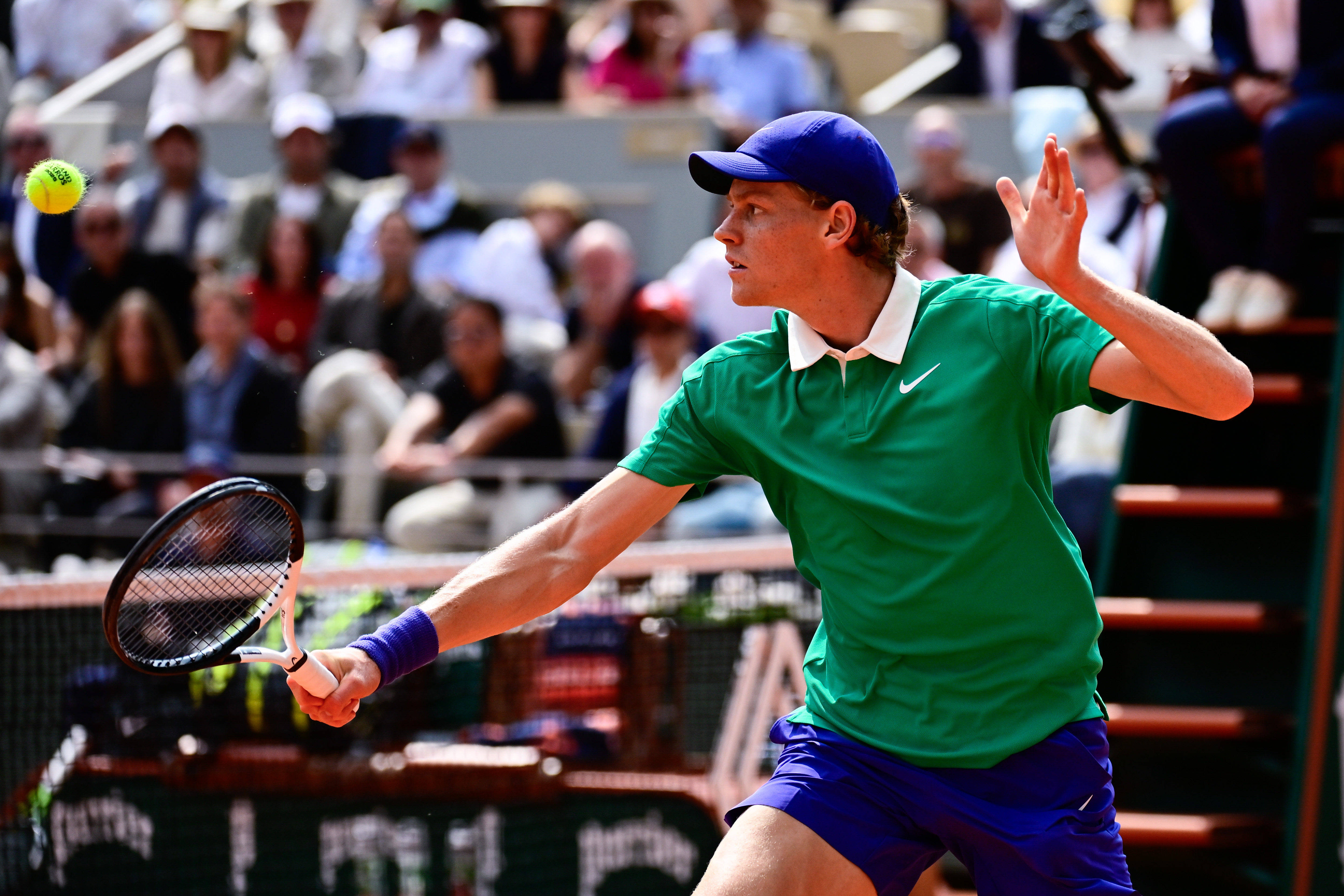 包含日本网球队险胜西班牙网球队，阿尔卡拉斯绝境逆转的词条