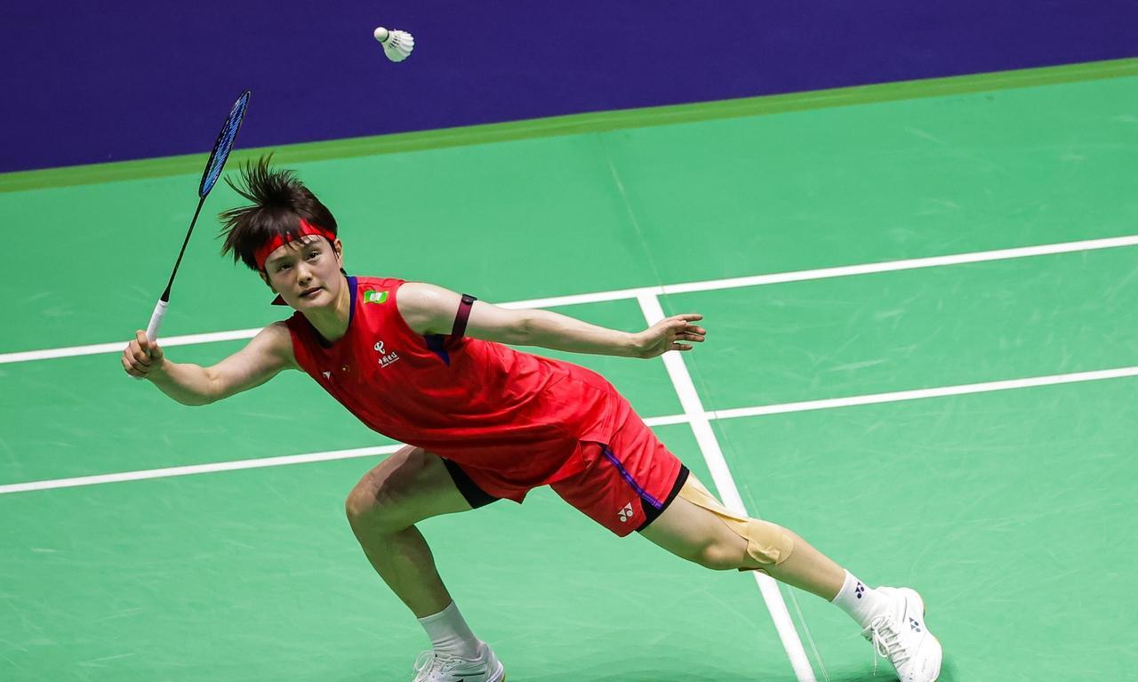 包含法国羽毛球队轻取英格兰羽毛球队，辛杜惊艳世界的词条