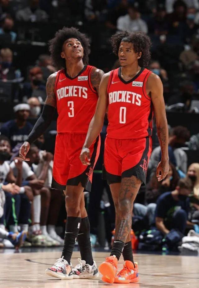 太阳队员奋力追赶，终结连败