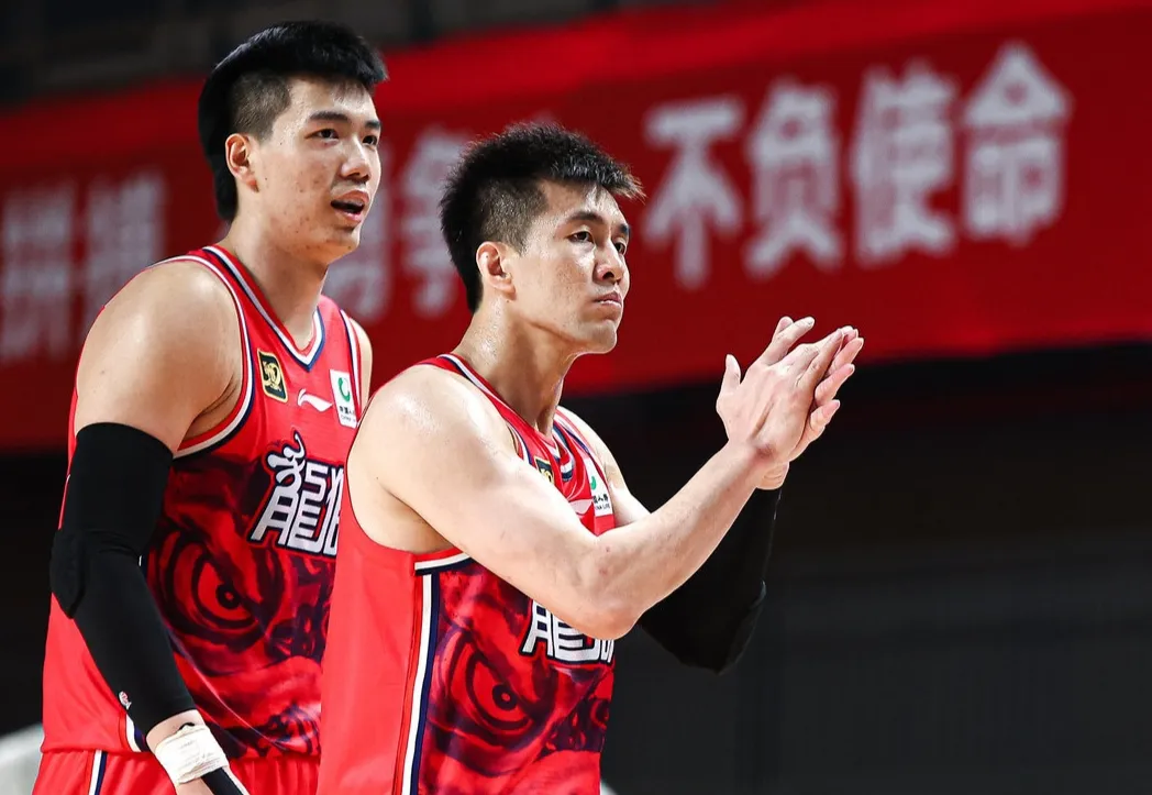 广州男篮主场取胜上海队，结束连败