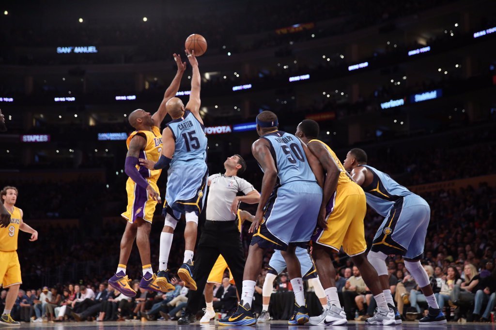 一场精彩的篮球盛宴,万人空巷涌入球场的简单介绍 一场精彩的篮球盛宴,万人空巷涌入球场的简单介绍