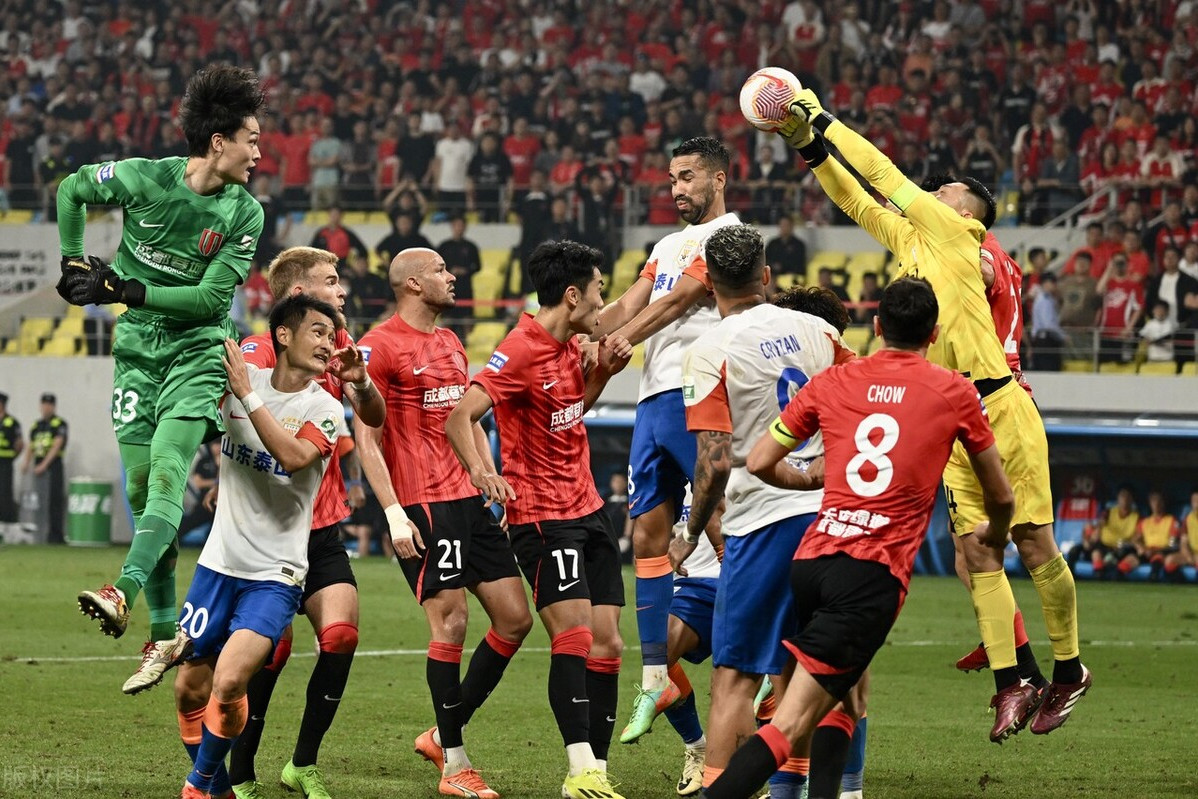 高水平足球对决掀起球迷热潮的简单介绍