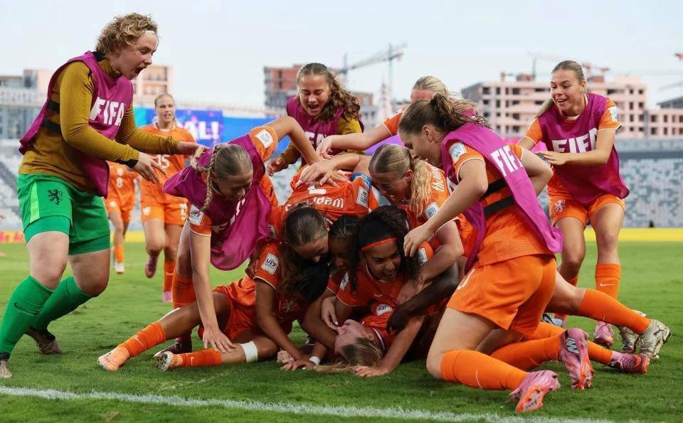 意大利队在女足赛中跻身前列