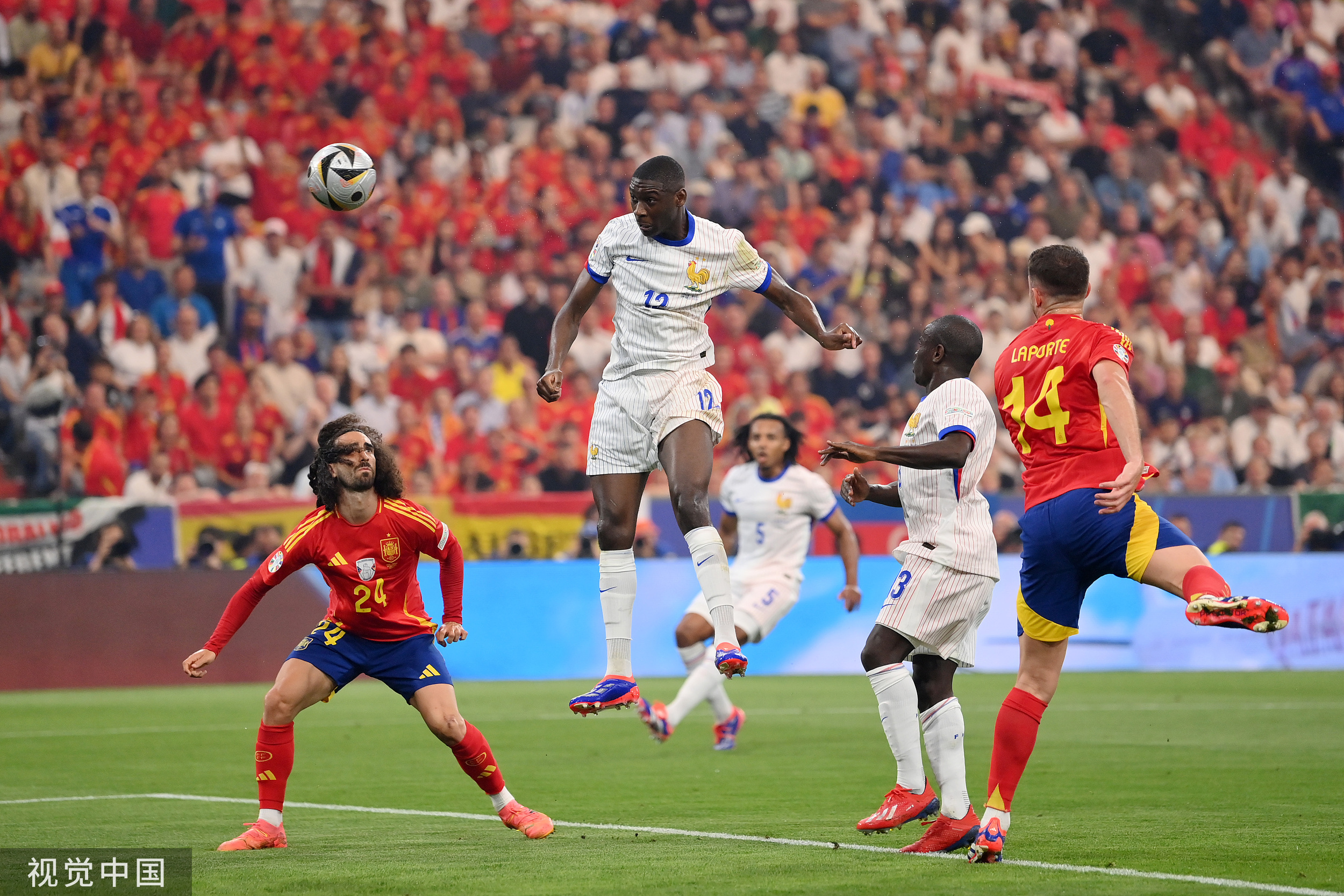 包含全力拼搏！欧洲国家杯赛场上竞技火热的词条