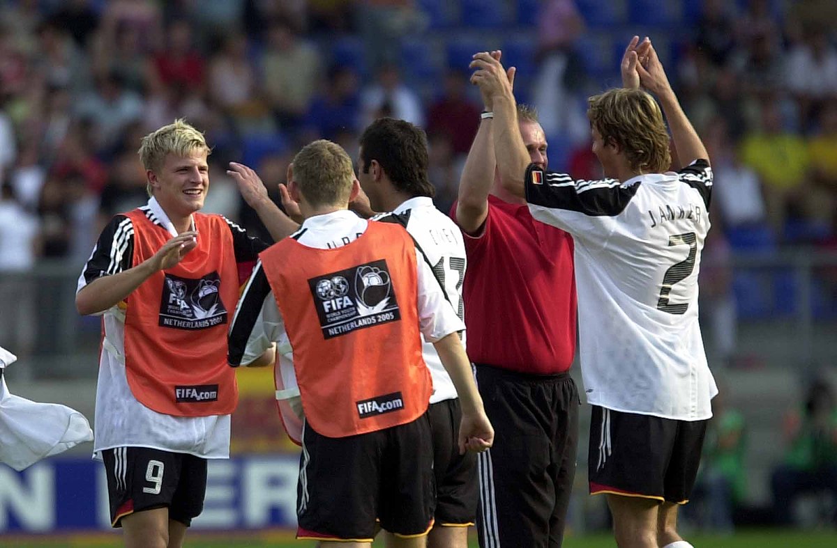 关于德国队在主场力克瑞士队，实现三连胜的信息