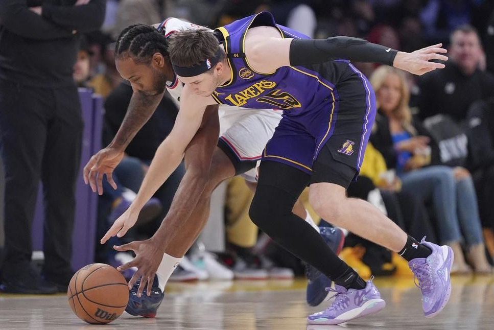 包含澳大利亚男篮翻盘快船，乔治·希尔爆发神勇的词条