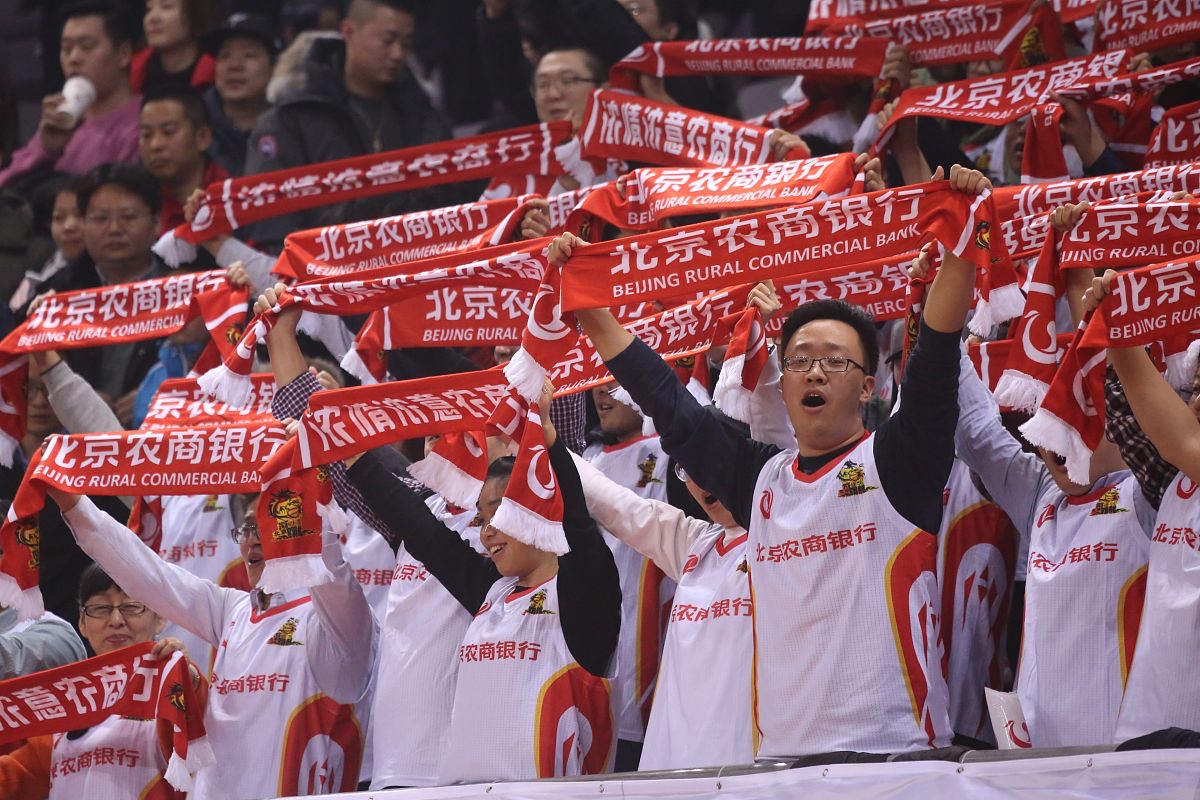 热门足球赛事引领跨国球迷疯狂