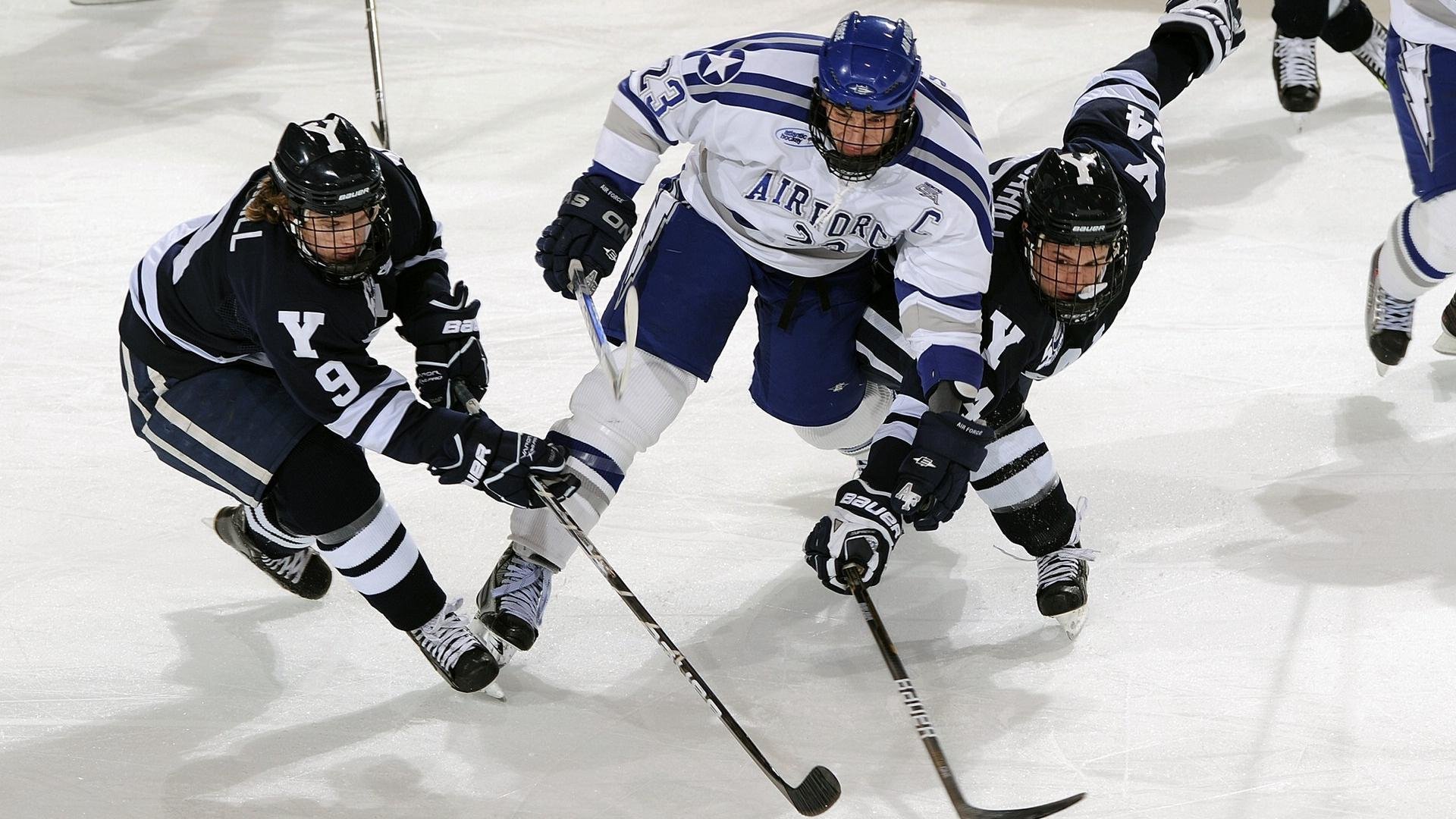 阿什拉夫教科书级表现点燃F1街道赛之夜，诠释何为完美驾驶艺术