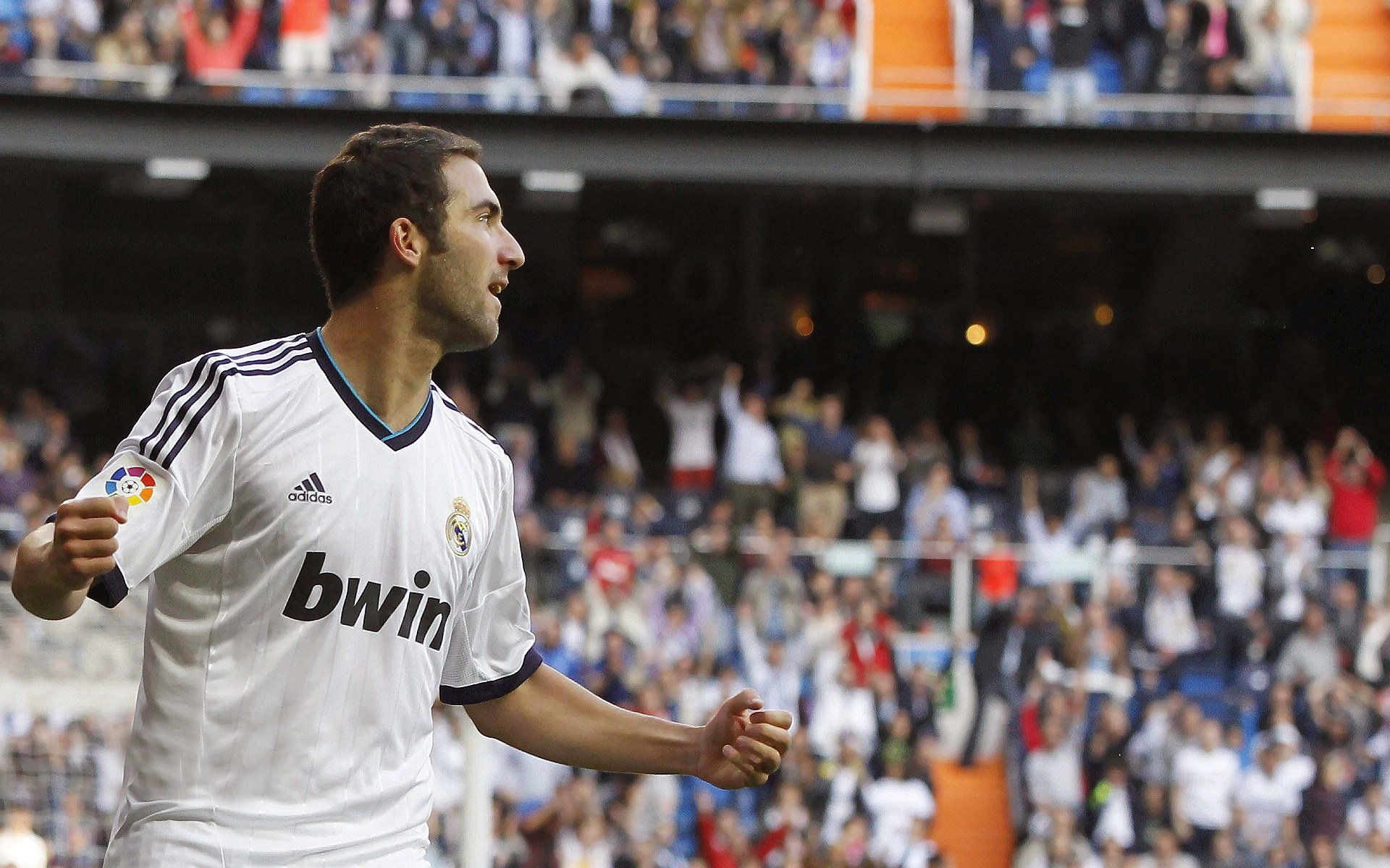 帕尔默的冠军级演出，希腊与摩纳哥对决中的唯一性光芒